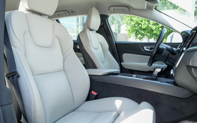 Volvo V60 cena 134900 przebieg: 87389, rok produkcji 2019 z Wronki małe 497